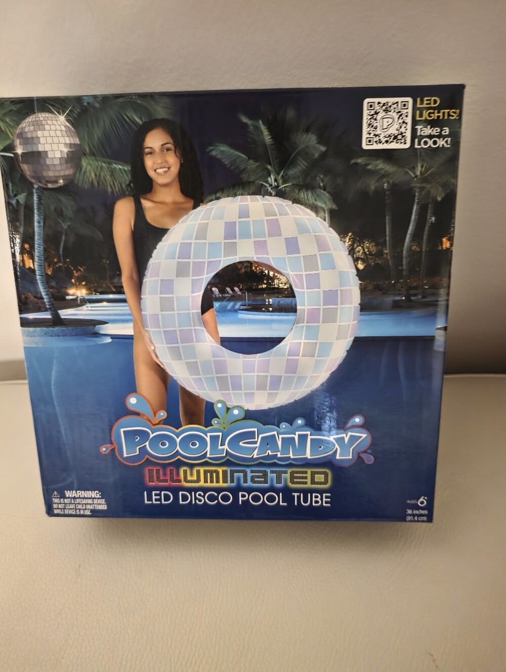 NWT - LED Illuminating Pool Float